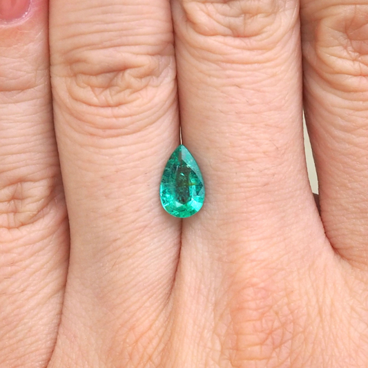 1.00ct Pear Cut Emerald