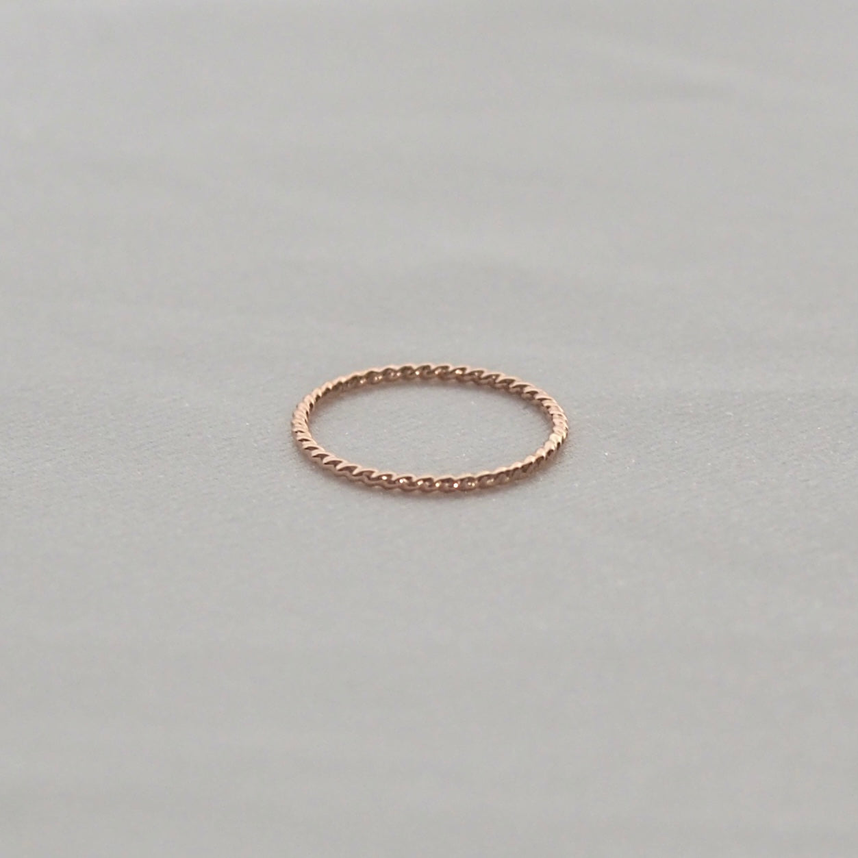 14K 1.3mm Twisted Band