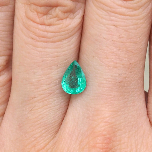 0.96ct Pear Cut Emerald