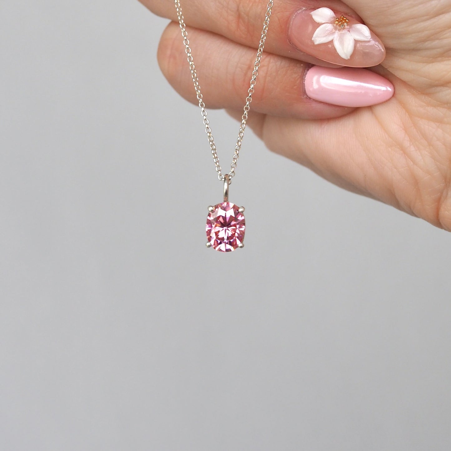Oval Pink Moissanite