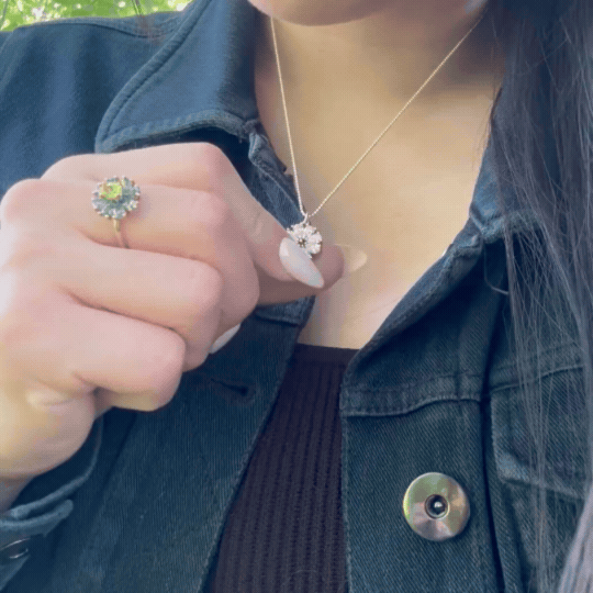 White Day's Eye Pendant