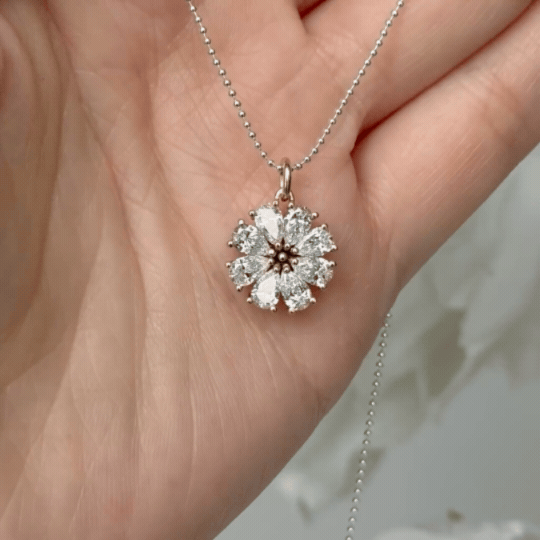 White Day's Eye Pendant