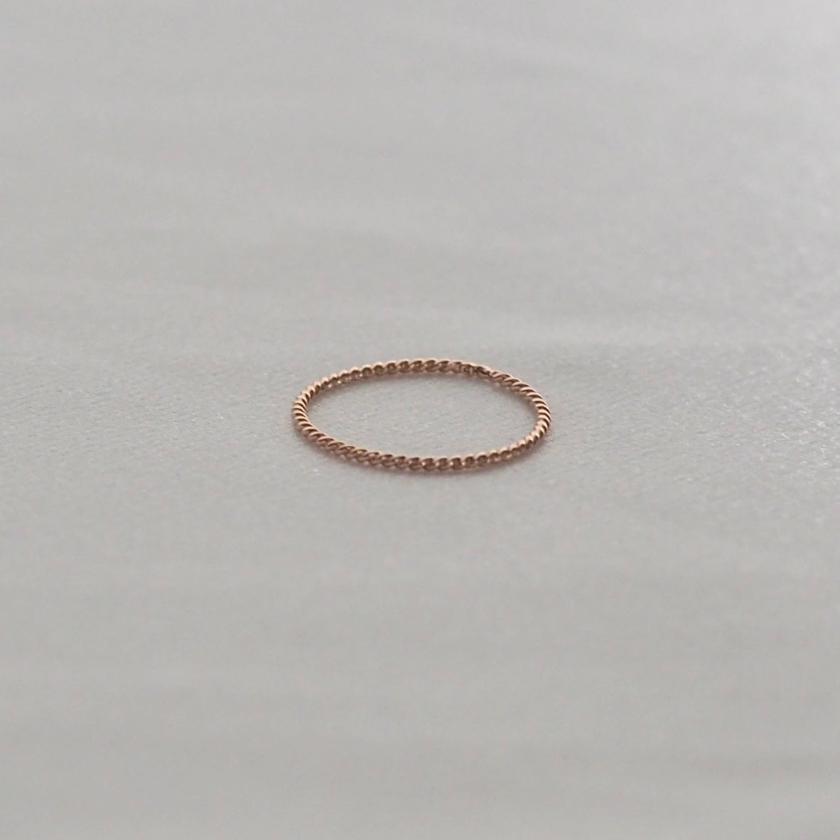 14K 1.0mm Twisted Band