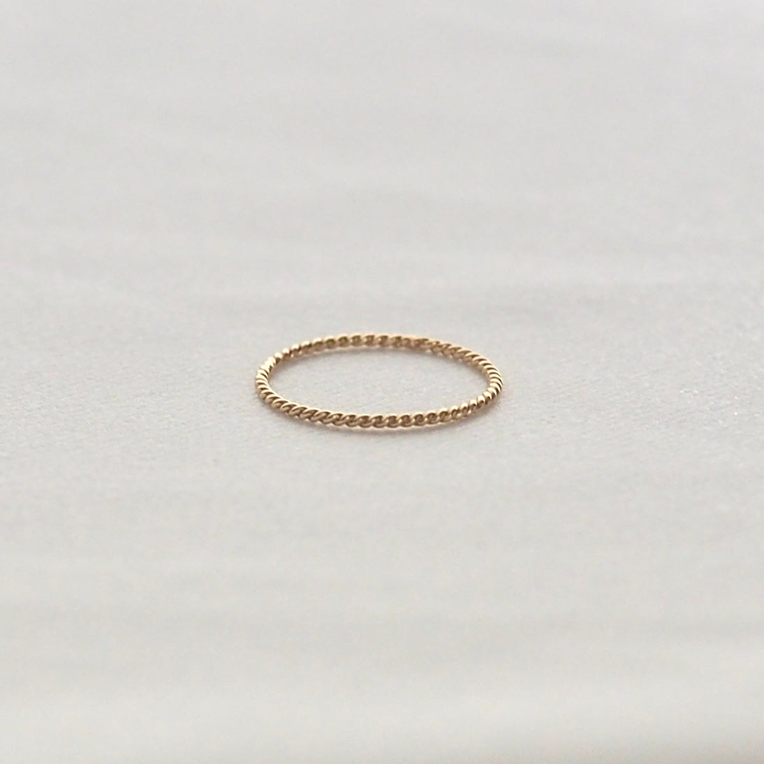 14K 1.0mm Twisted Band